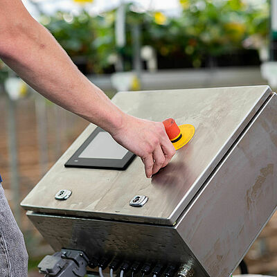 Turn on the switch of the Natutec Drive to start releasing the content of the box.