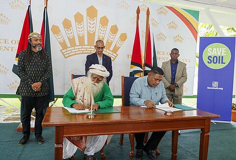 Sadhguru in gesprek met Nederlandse tuinbouwsector
