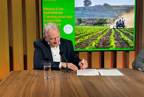 Mexicaanse Ceickor, World Horti Center en Koppert tekenen MoU