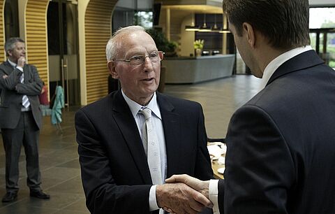 Negentigjarige Kees Snijders gaat met pensioen