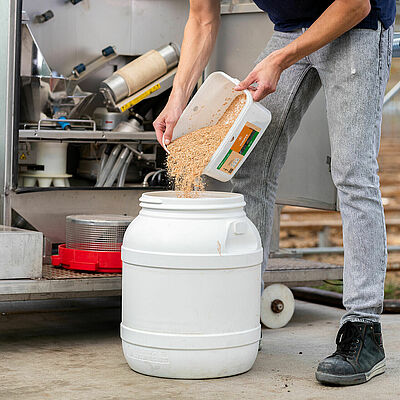 Fill the drum with the Koppert product. 